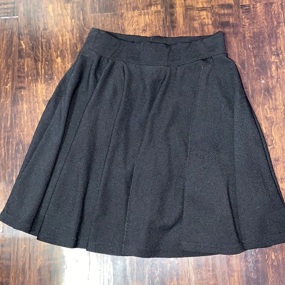 Black pleaded mini skirt - Picture 1 of 1